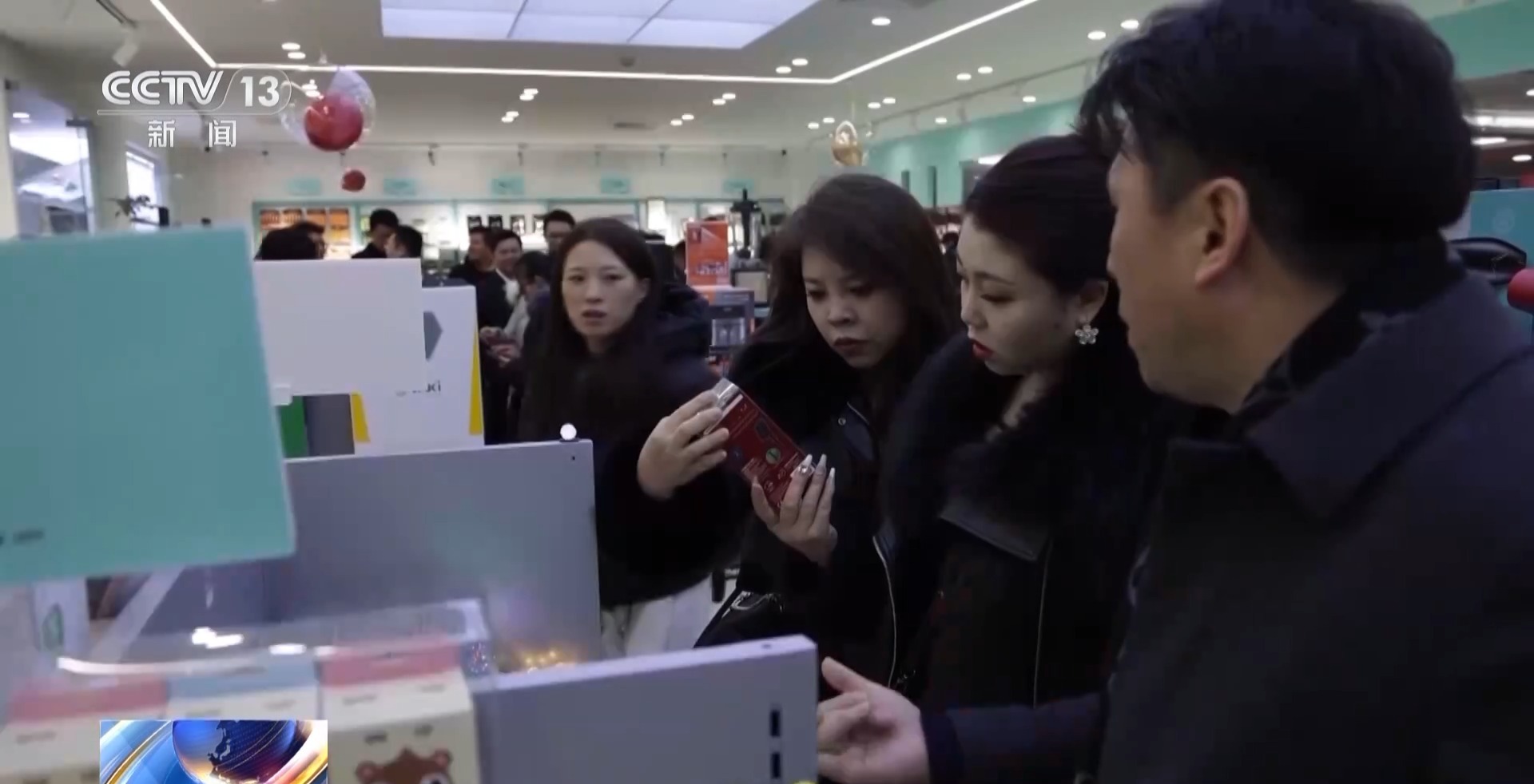 “船” 义乌中国小商品城“品牌出海”记冰球突破技巧新春走基层丨给商户造一艘(图3)