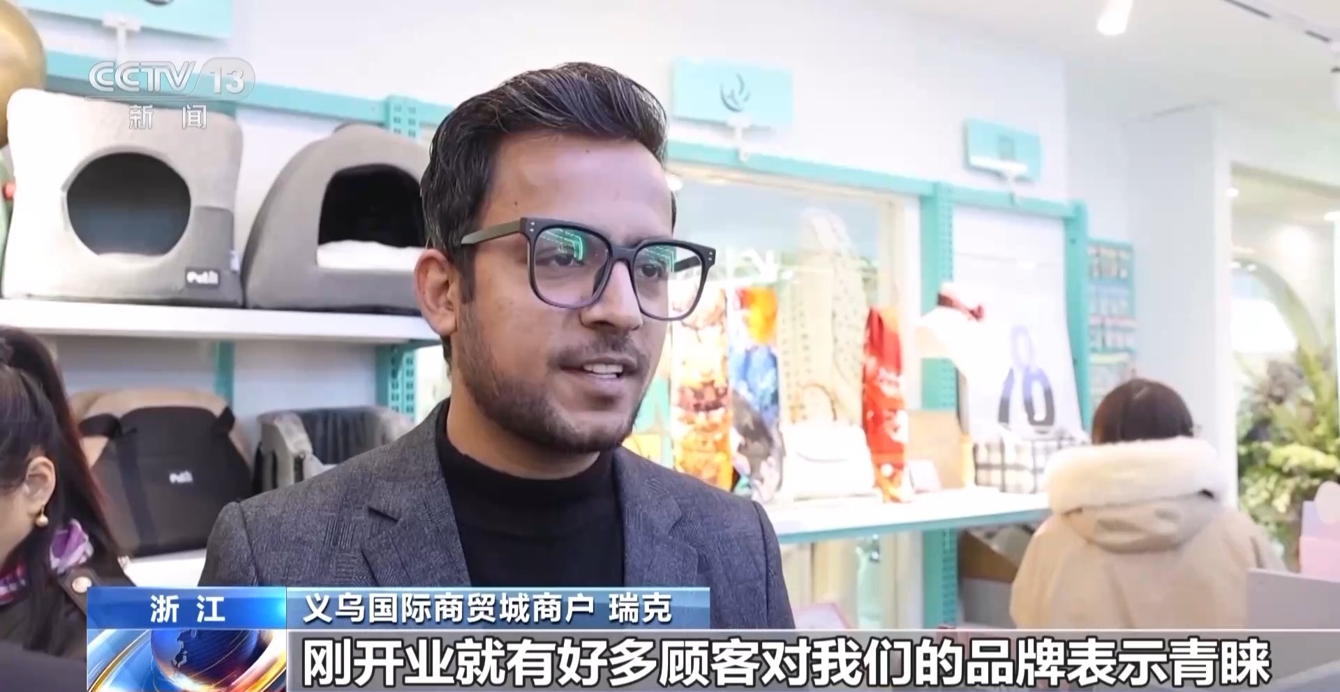 “船” 义乌中国小商品城“品牌出海”记冰球突破技巧新春走基层丨给商户造一艘(图8)